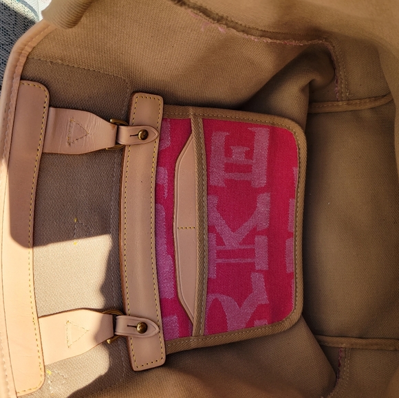 Authentic Dooney and bourke Shoulder Bag - Picture 4 of 12